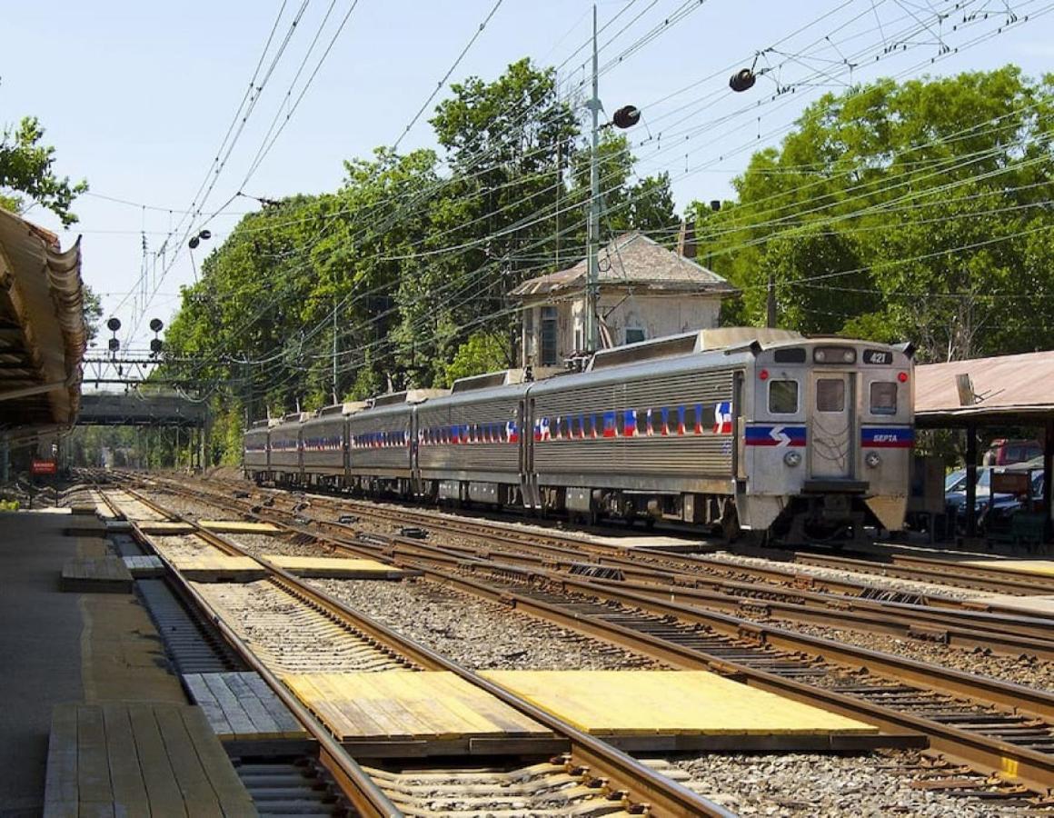 915Countylineroad Luxury Mainline Train Colleges Villa Bryn Mawr Eksteriør bilde